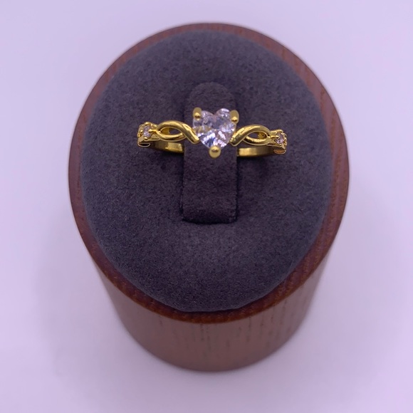 Ring - Picture 1 of 2